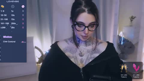 dixipixi_ online show from April 9, 2026, 5:51 am