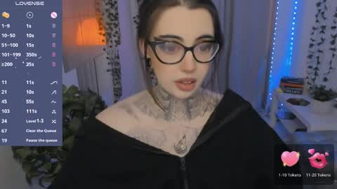 dixipixi_ online show from May 30, 2026, 5:59 am