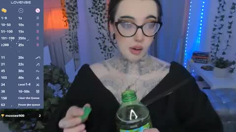 dixipixi_ online show from May 31, 2026, 5:15 am