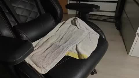 Snapshot of dixollo chatting on December 19, 2025, 12:17 am DickMaster online show from December 19, 2025, 12:17 am