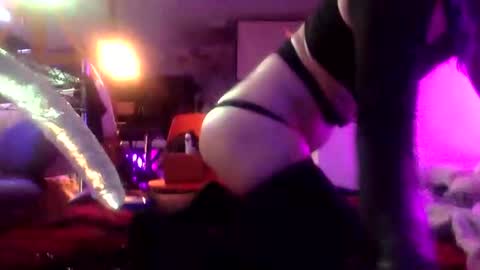 Izzy Knyx online show from December 16, 2025, 7:13 am