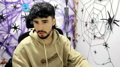 Snapshot of dmitrisanders1 chatting on December 20, 2025, 9:33 pm Maybe in pvt online show from December 20, 2025, 9:33 pm