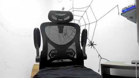 Snapshot of dmitrisanders1 chatting on February 25, 2026, 2:43 am Maybe in pvt online show from February 25, 2026, 2:43 am