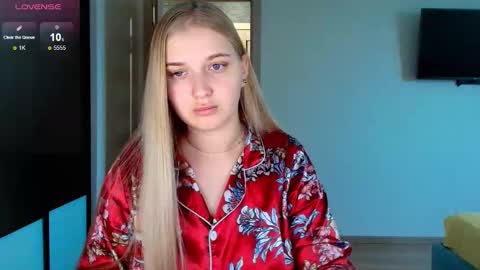 Snapshot of do_u_want_alice chatting on November 9, 2025, 10:02 am Alice online show from November 9, 2025, 10:02 am