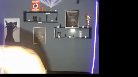 dober_manent online show from November 18, 2025, 1:22 am