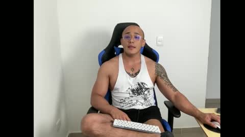 DoctorGymxxx95 online show from September 28, 2025, 1:49 pm