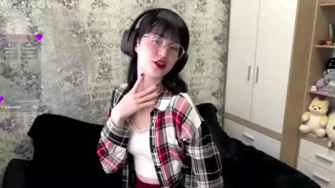 Annie PVT IS OPEN online show from September 24, 2025, 12:08 pm