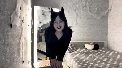 Annie PVT IS OPEN online show from October 26, 2025, 9:10 pm