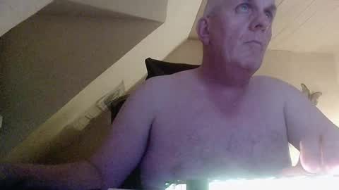 Snapshot of doggy2629 chatting on October 22, 2025, 5:24 pm doggy2629 online show from October 22, 2025, 5:24 pm