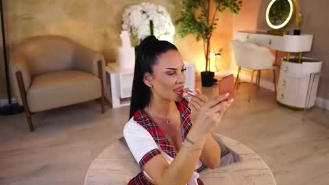 Snapshot of dolce_tentacion chatting on September 25, 2025, 9:46 am Monica online show from September 25, 2025, 9:46 am