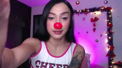Snapshot of dolceclown_ chatting on December 3, 2024, 7:10 am dolceclown_ online show from December 3, 2024, 7:10 am