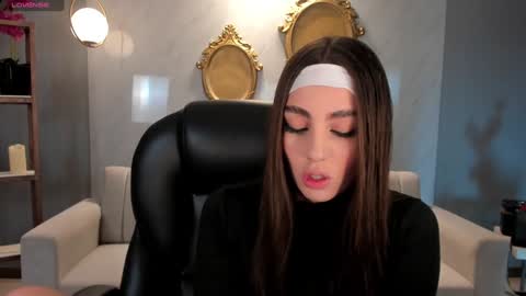 Snapshot of dolcieelliot chatting on December 9, 2024, 12:19 pm Dolcie online show from December 9, 2024, 12:19 pm