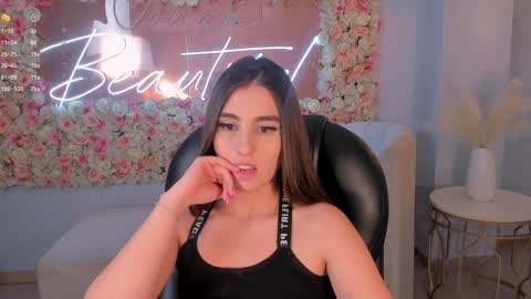 Snapshot of dolcieelliot chatting on January 9, 2025, 5:54 pm Dolcie online show from January 9, 2025, 5:54 pm