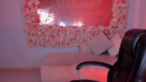 Snapshot of dolcieelliot chatting on February 17, 2025, 6:04 pm Dolcie online show from February 17, 2025, 6:04 pm