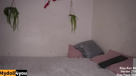 Snapshot of doll4you_ chatting on February 24, 2026, 5:05 am Alice y Ros online show from February 24, 2026, 5:05 am