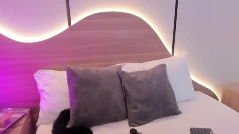 D  online show from October 18, 2025, 6:41 pm