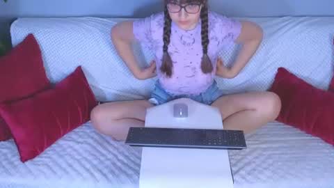 Snapshot of doll_tessa chatting on July 8, 2026, 4:11 pm Tessa online show from July 8, 2026, 4:11 pm