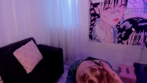 Snapshot of doll_venus chatting on January 5, 2026, 10:57 pm Roxana independent model can you help me reach 100 hands up uwu online show from January 5, 2026, 10:57 pm