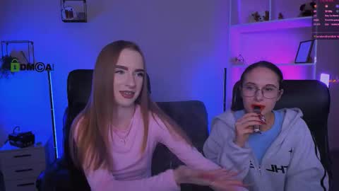 Snapshot of doll_vey chatting on November 6, 2025, 8:10 pm doll_vey online show from November 6, 2025, 8:10 pm