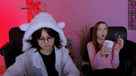 doll_vey online show from December 1, 2025, 8:47 pm