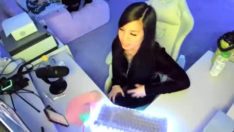 Snapshot of dolllface chatting on January 7, 2026, 5:32 am DOLLLFACE online show from January 7, 2026, 5:32 am