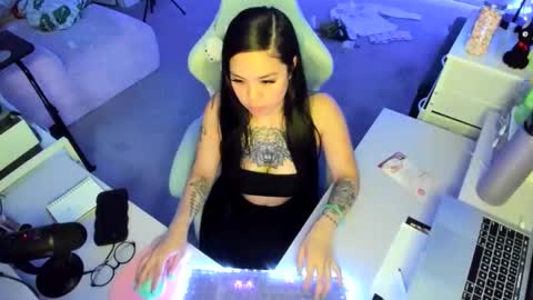 Snapshot of dolllface chatting on February 3, 2026, 5:38 am DOLLLFACE online show from February 3, 2026, 5:38 am