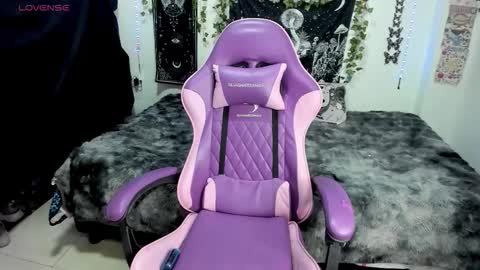 Snapshot of dolly_bones chatting on October 1, 2025, 11:55 pm dolly_bones online show from October 1, 2025, 11:55 pm