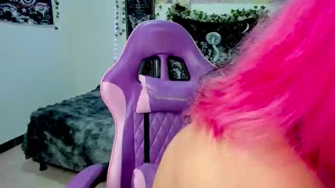 Snapshot of dolly_bones chatting on October 18, 2025, 2:58 am dolly_bones online show from October 18, 2025, 2:58 am