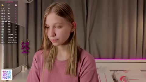 Snapshot of dollyburruss chatting on October 19, 2025, 6:08 pm Emilia online show from October 19, 2025, 6:08 pm