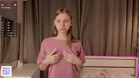 Snapshot of dollyburruss chatting on October 25, 2025, 6:13 pm Emilia online show from October 25, 2025, 6:13 pm