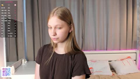 Snapshot of dollyburruss chatting on October 30, 2025, 4:47 am Emilia online show from October 30, 2025, 4:47 am