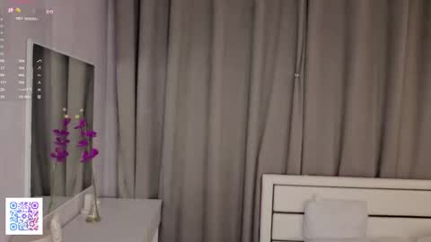 Snapshot of dollyburruss chatting on December 17, 2025, 4:18 am Emilia online show from December 17, 2025, 4:18 am