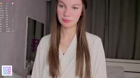 Snapshot of dollyburruss chatting on December 18, 2025, 4:18 am Emilia online show from December 18, 2025, 4:18 am