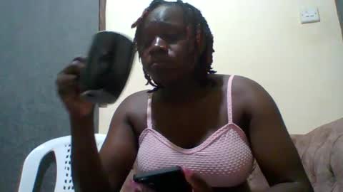 dollyvee online show from November 10, 2025, 12:59 pm