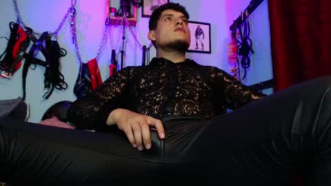 Snapshot of dom2travelers_sm chatting on January 18, 2026, 12:14 am Diego Castell online show from January 18, 2026, 12:14 am