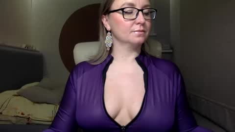 Snapshot of dom_mummy chatting on December 2, 2024, 5:59 pm DOM MUMMY online show from December 2, 2024, 5:59 pm