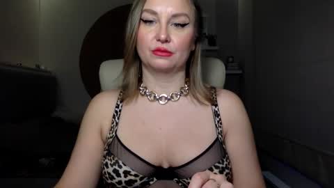 Snapshot of dom_mummy chatting on December 21, 2024, 7:13 am DOM MUMMY online show from December 21, 2024, 7:13 am