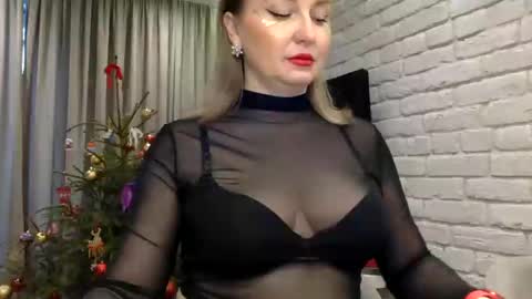 Snapshot of dom_mummy chatting on January 5, 2025, 9:37 am DOM MUMMY online show from January 5, 2025, 9:37 am