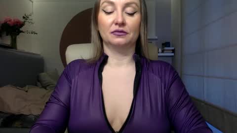 Snapshot of dom_mummy chatting on February 20, 2025, 6:50 am DOM MUMMY online show from February 20, 2025, 6:50 am