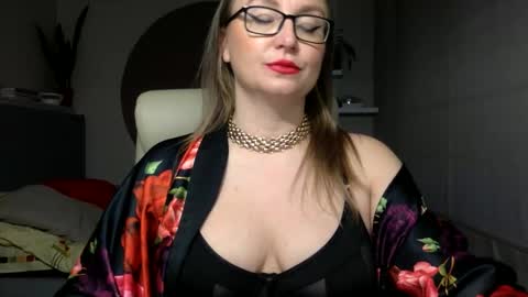 Snapshot of dom_mummy chatting on October 22, 2025, 5:41 am DOM MUMMY online show from October 22, 2025, 5:41 am