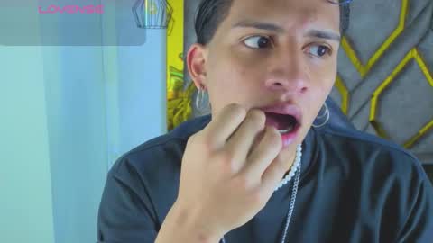 dom_veneno online show from December 14, 2025, 6:34 pm