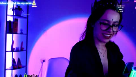 Snapshot of domgiirl chatting on December 19, 2024, 2:12 am Mistress online show from December 19, 2024, 2:12 am