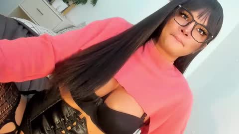 Snapshot of domina_angela chatting on February 14, 2025, 11:53 pm ANGELA online show from February 14, 2025, 11:53 pm