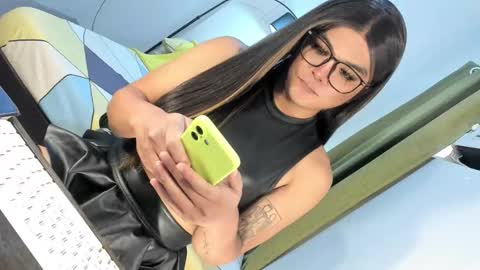 Snapshot of domina_angela chatting on September 19, 2025, 2:35 am ANGELA online show from September 19, 2025, 2:35 am