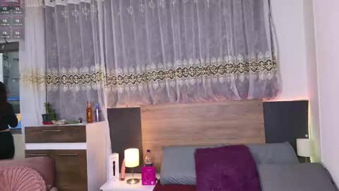 Snapshot of dominaluxe chatting on December 18, 2025, 9:10 pm Domina online show from December 18, 2025, 9:10 pm