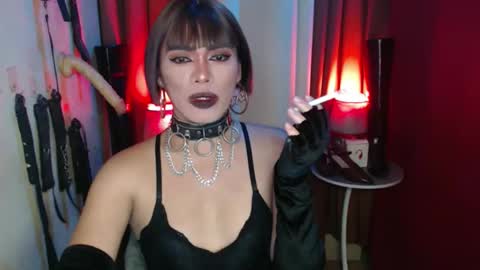 Snapshot of dominantrix_diannaxxx chatting on November 19, 2025, 6:41 pm diana online show from November 19, 2025, 6:41 pm