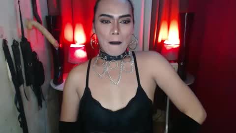 Snapshot of dominantrix_diannaxxx chatting on November 22, 2025, 8:13 am diana online show from November 22, 2025, 8:13 am