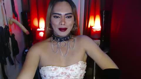 Snapshot of dominantrix_diannaxxx chatting on November 24, 2025, 7:41 am diana online show from November 24, 2025, 7:41 am