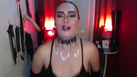 Snapshot of dominantrix_diannaxxx chatting on November 30, 2025, 2:43 pm diana online show from November 30, 2025, 2:43 pm