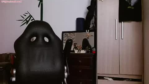Logan - INDEPENDET MODEL online show from April 29, 2026, 9:46 am